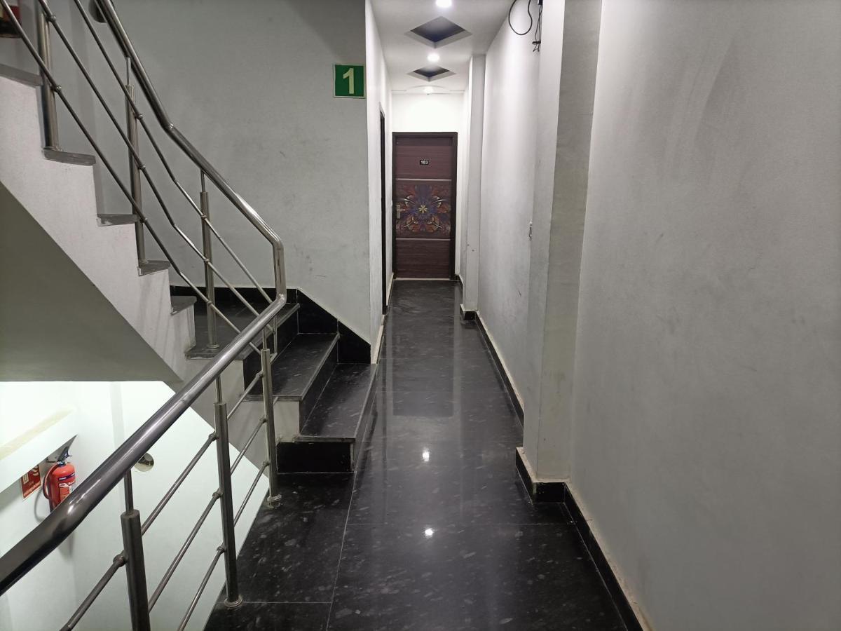 Airport Hotel Breeze New Delhi Extérieur photo